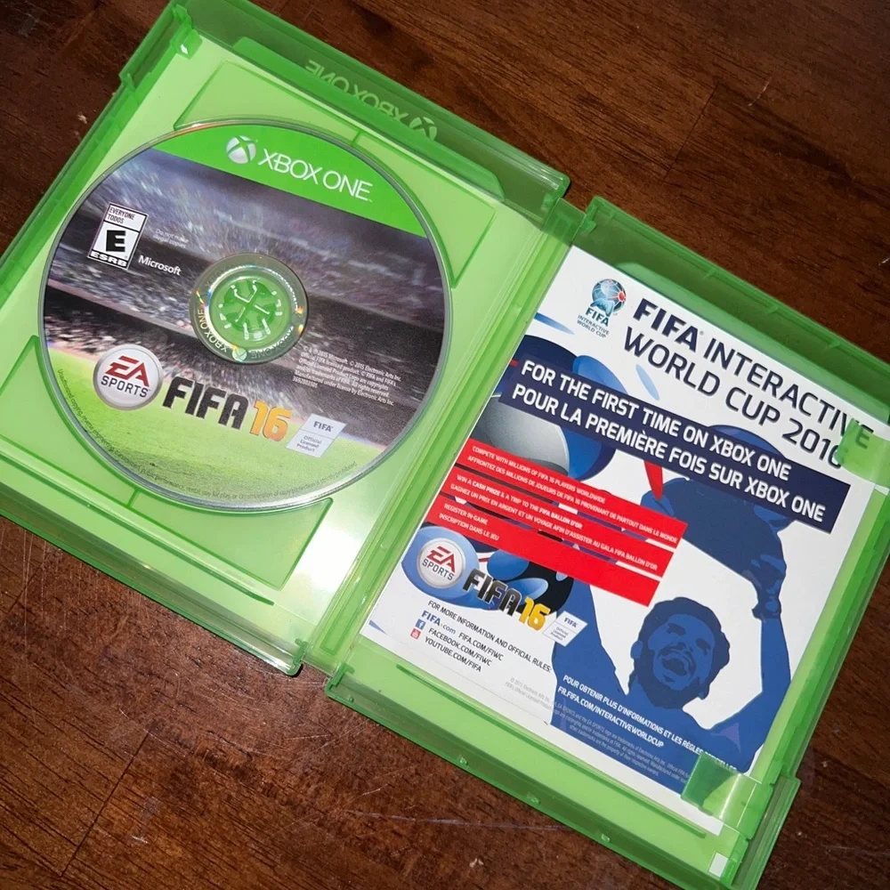 FIFA 16 - Microsoft Xbox One - COMPLETE & MINT DISC